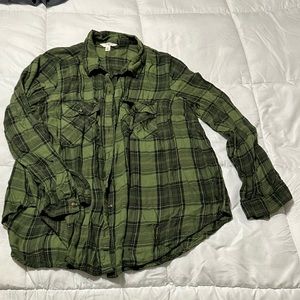 💜5 for $20 Green and Black Plaid Button Up. Soft and thin!